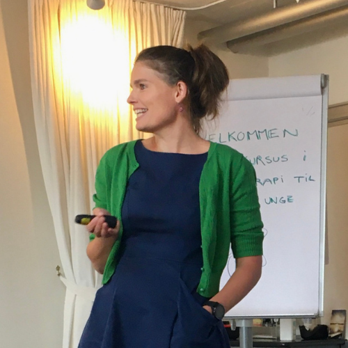 Anna Knakkergaard underviser