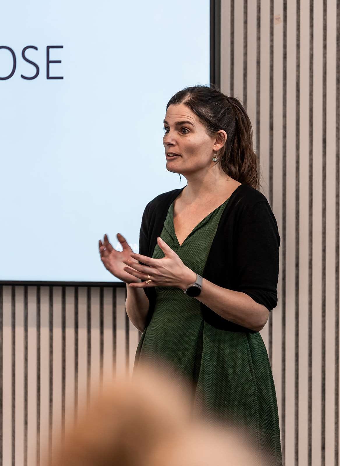 Anna Knakkergaard underviser