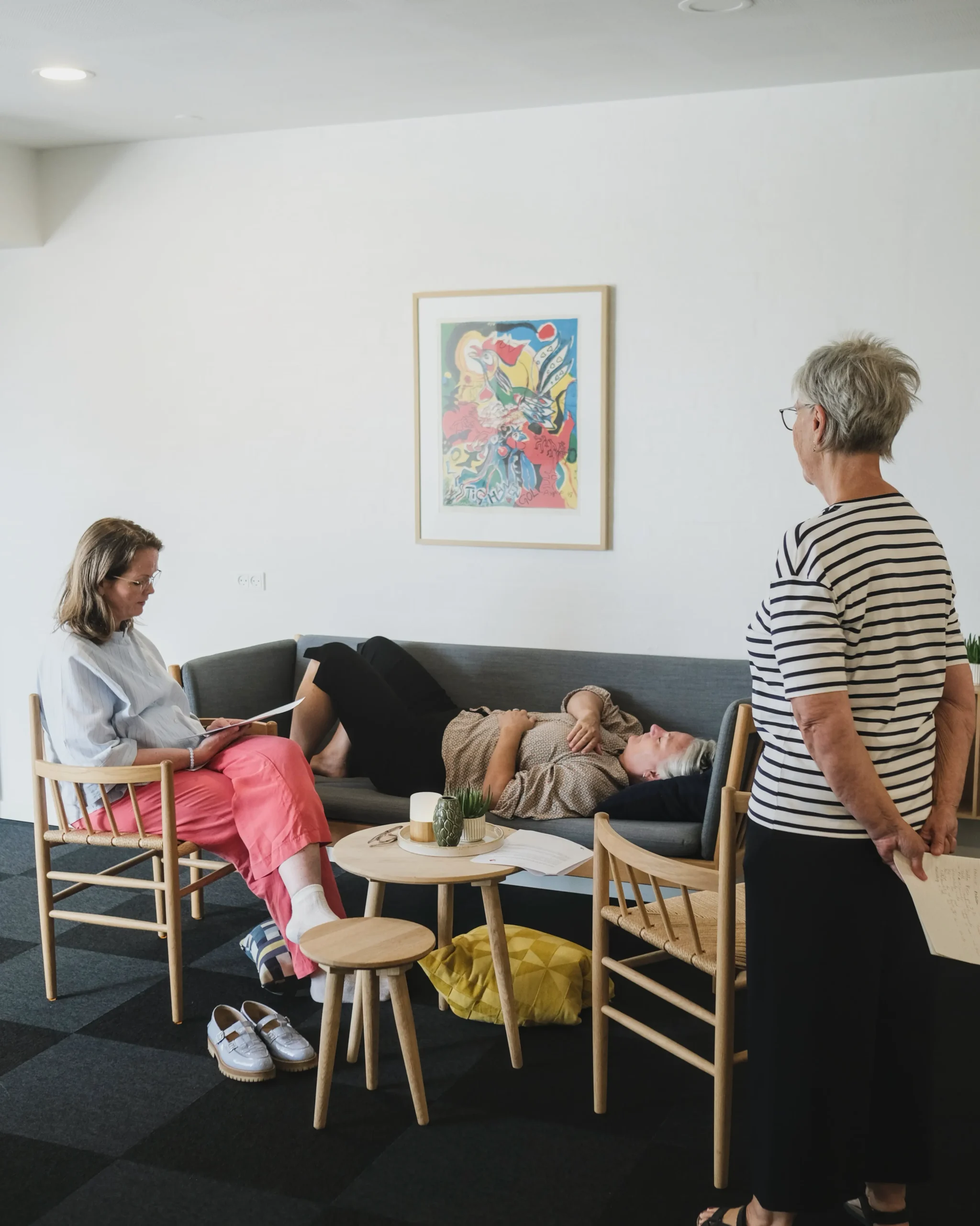 Dorthe giver supervision til kursister i øvelse